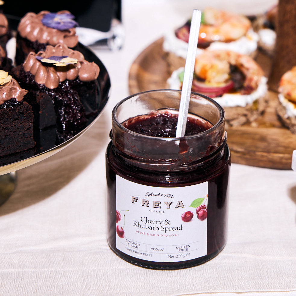 Vişne Işkın Soslu Brownie