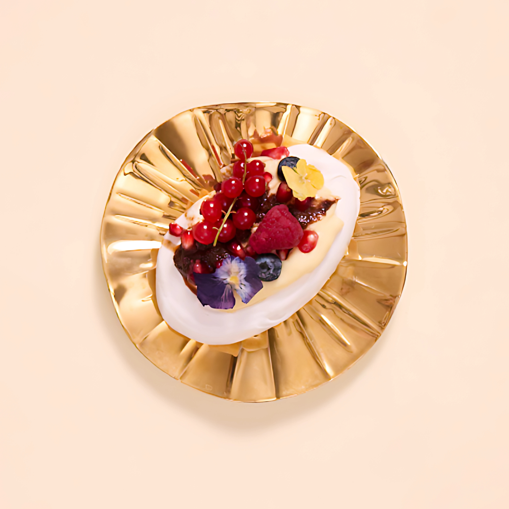 Maviyemiş Lavanta Soslu Orman Meyveli Pavlova