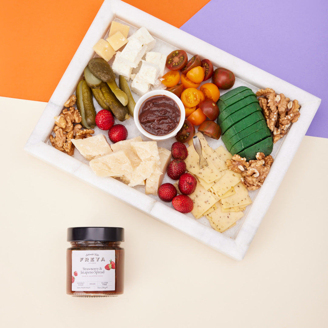 Çilek & Jalepeno Peynir Tabağı